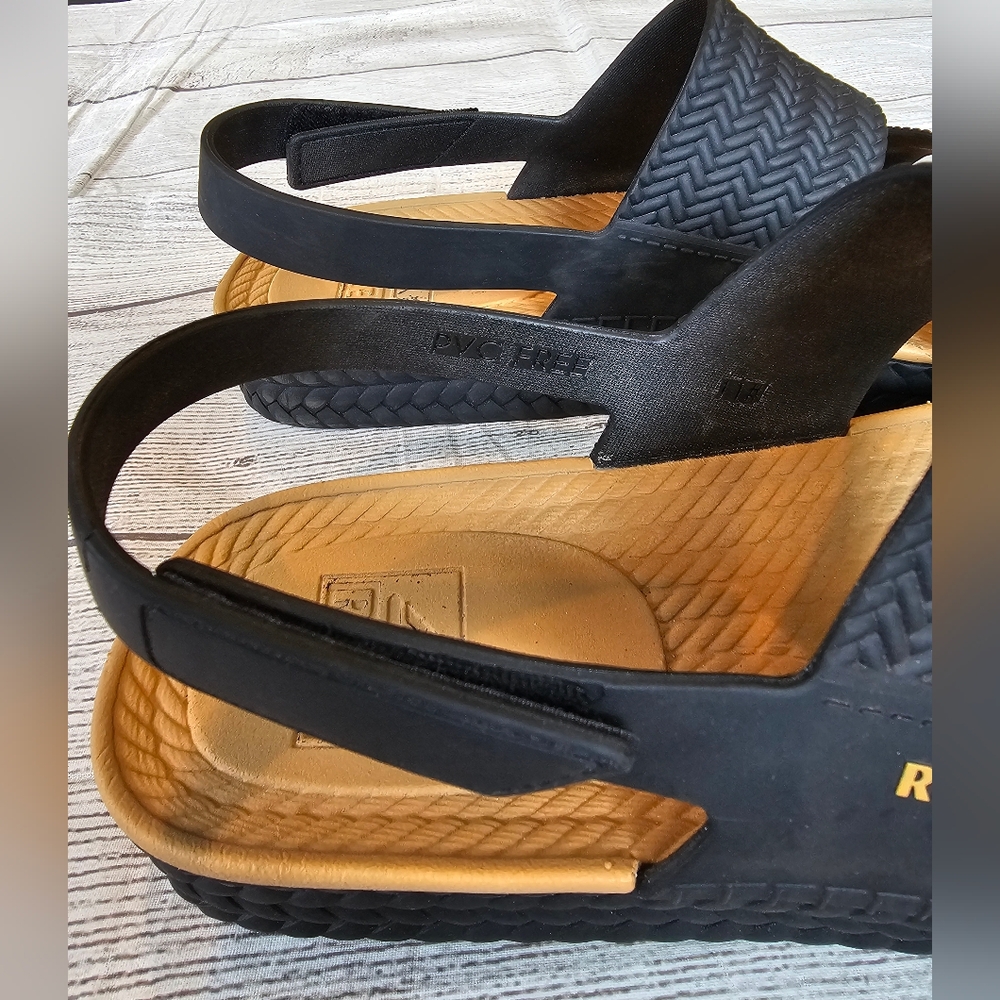 🌟SOLD🌟 Reef Women's Size 11 Water Vista Sandals With Heel Strap Outdoor Active - Picture 2 of 9